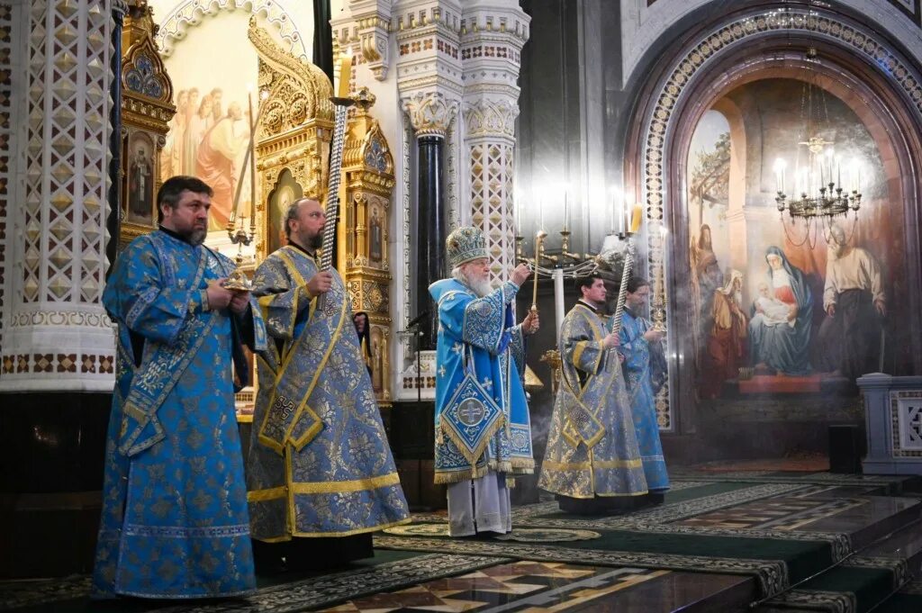 Утреня. Храм Христа Спасителя и Церковь похвалы Пресвятой Богородицы. Воскресная утреня. Благовещение в церкви хора. Богослужения на праздник Благовещения всея Руси.