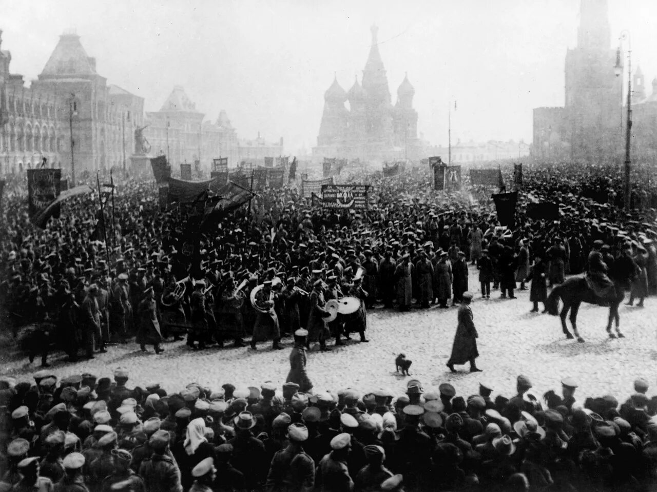 Революция качественный скачок. Революция в России 1917. Революция 1917 года в России. Октябрьская (Великая русская) революция 1917 г. 1917 Февральская и Октябрьская революции в России.