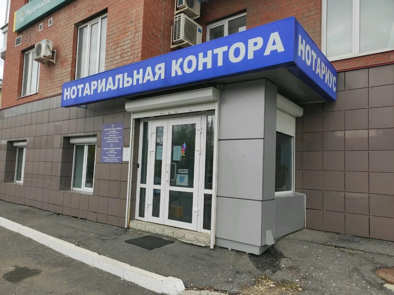 дом фото киров горького 54 магазины. улица горького 54. улица горького 54.