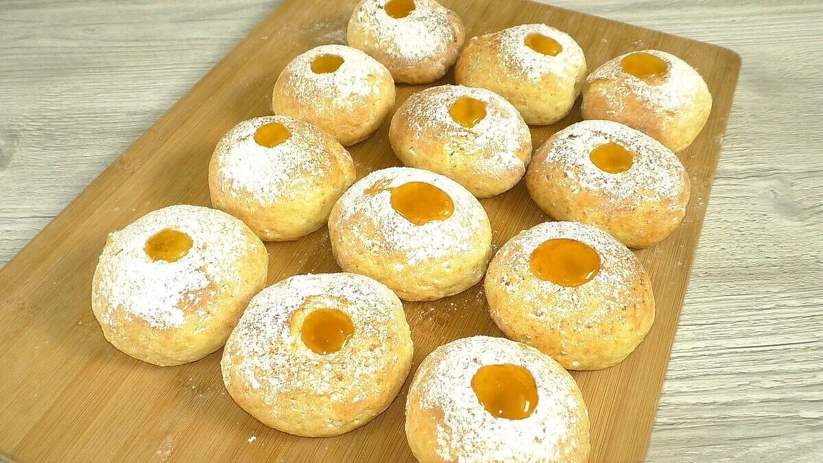 Пончики с лимонным заварным кремом. Пончики. Пончики с лимонным заварным кремом. Лимонные пончики. Пончик ананас.