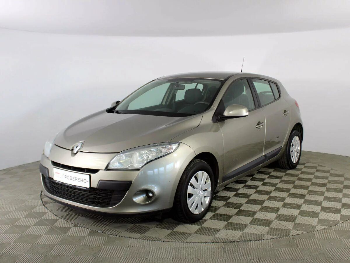 Купить б у рено москва. Рено Меган 2011 хэтчбек. Renault Megane III 2011. Рено Меган 3 2008. Рено Меган 3 универсал 2010.