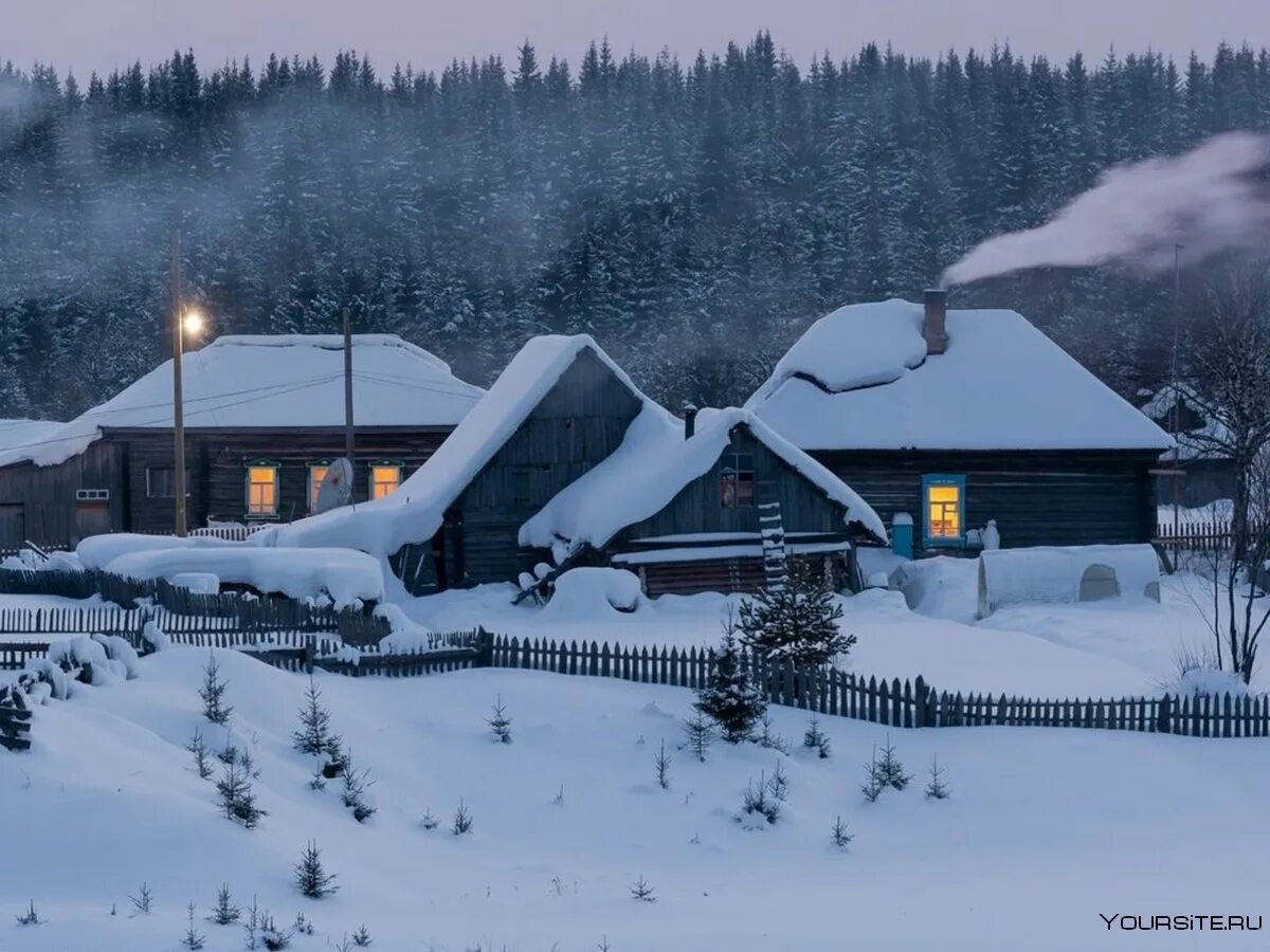 Заснеженная деревня. Деревня со снегом. Деревенский домик зимой. Зима в деревне. Алтайский край деревня зима.
