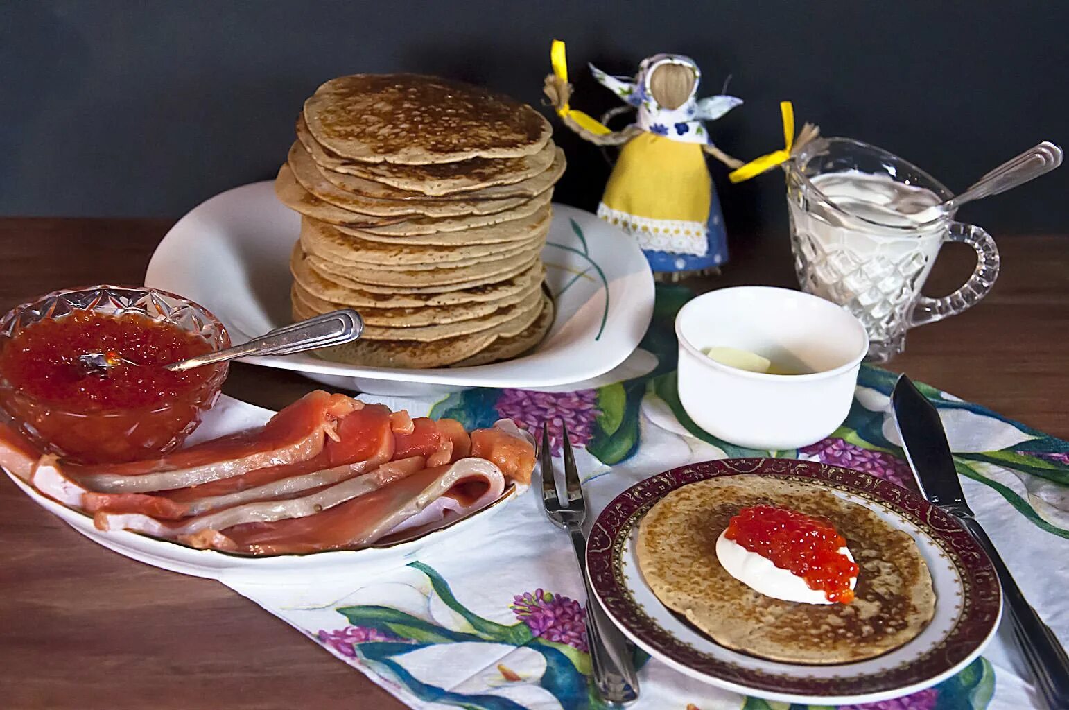 угощения на масленицу. русская кухня блины. праздничный стол на масленицу. стол на масленицу. что едят на масленицу.