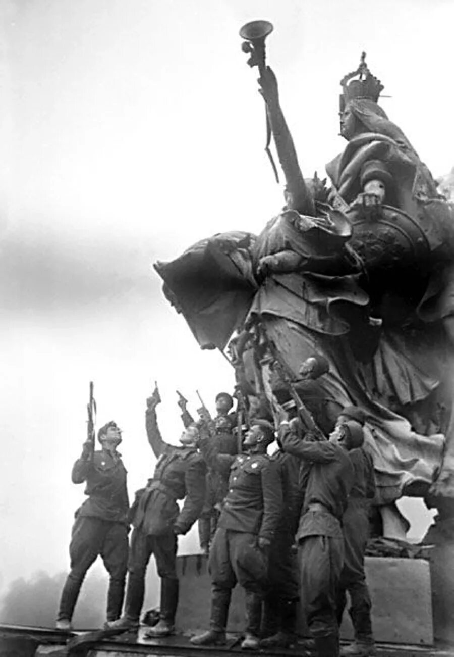 Фото победы великой отечественной войны 1945. Победа в Великой Отечественной войне 1941-1945. 1945 Победа в Великой Отечественной войне. Берлин взятие Рейхстага май 1945.