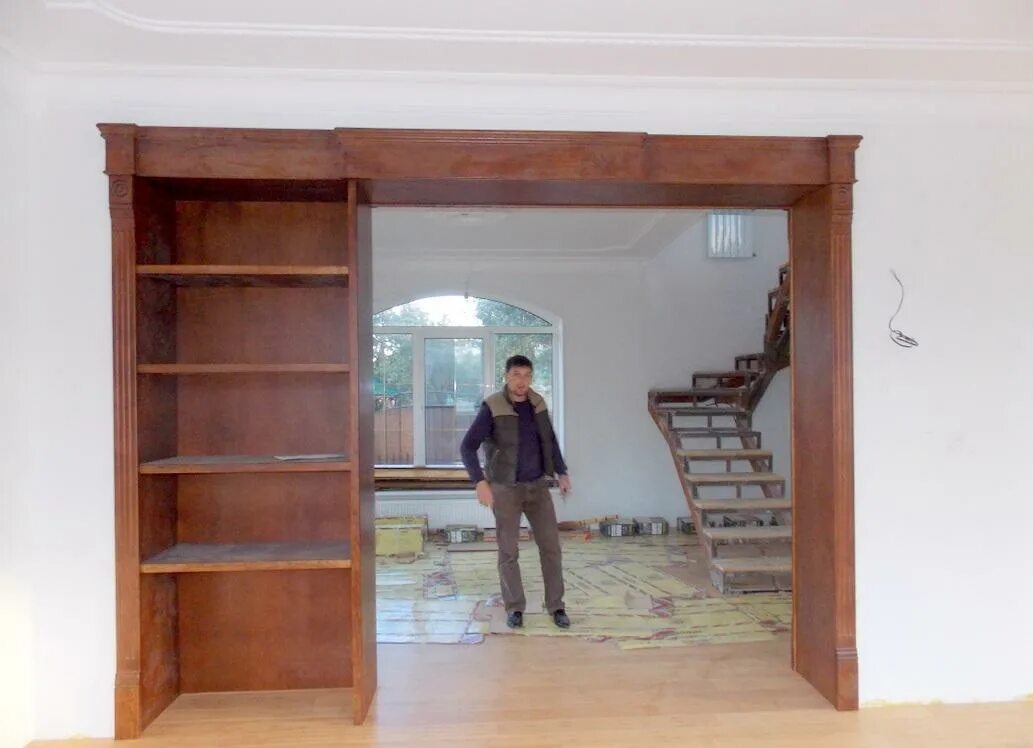 Широкий проем в гостиную. Проем между комнатами. Красивые дверные арки. Дверной проем без двери. Отделка дверного проема без двери.