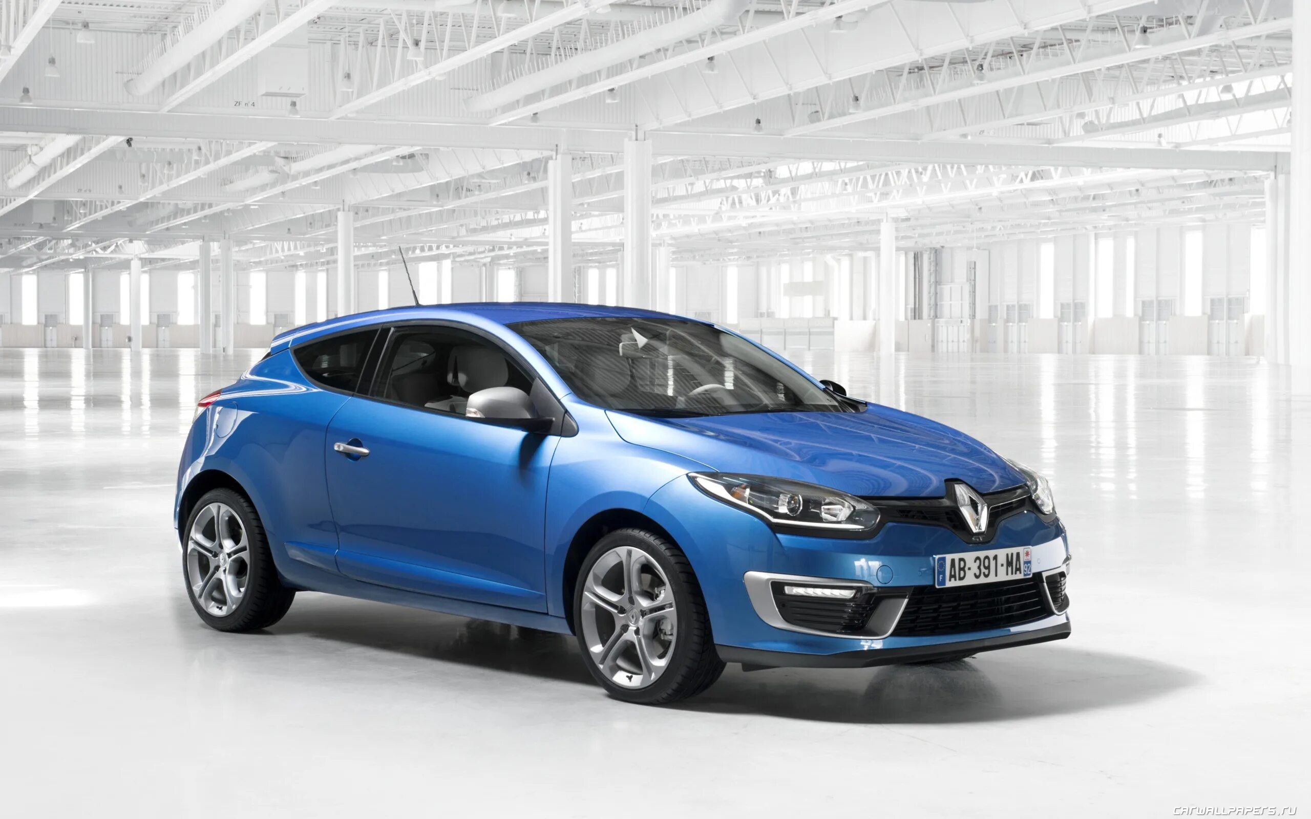 Автомобили renault megane. Renault Megane III 2014. Renault Megane 3 2013. Рено Меган 3 Рестайлинг. Рено Меган 2014 хэтчбек.