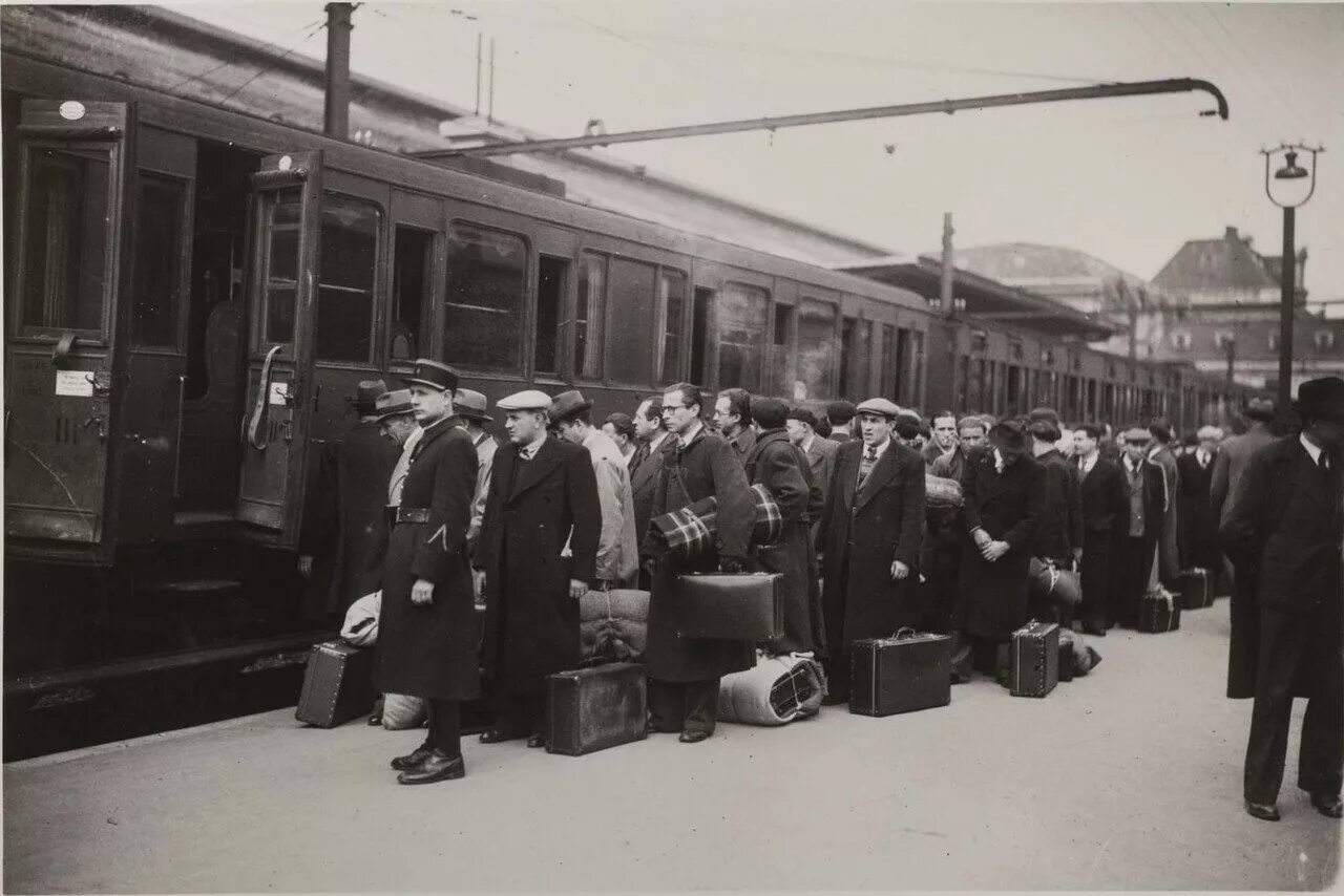 Депортация 1941. Депортация немцев Поволжья. Эвакуация населения 1941 поезд. Депортация немцев в годы Великой Отечественной войны 1941. Депортация немцев Поволжья в 1941.