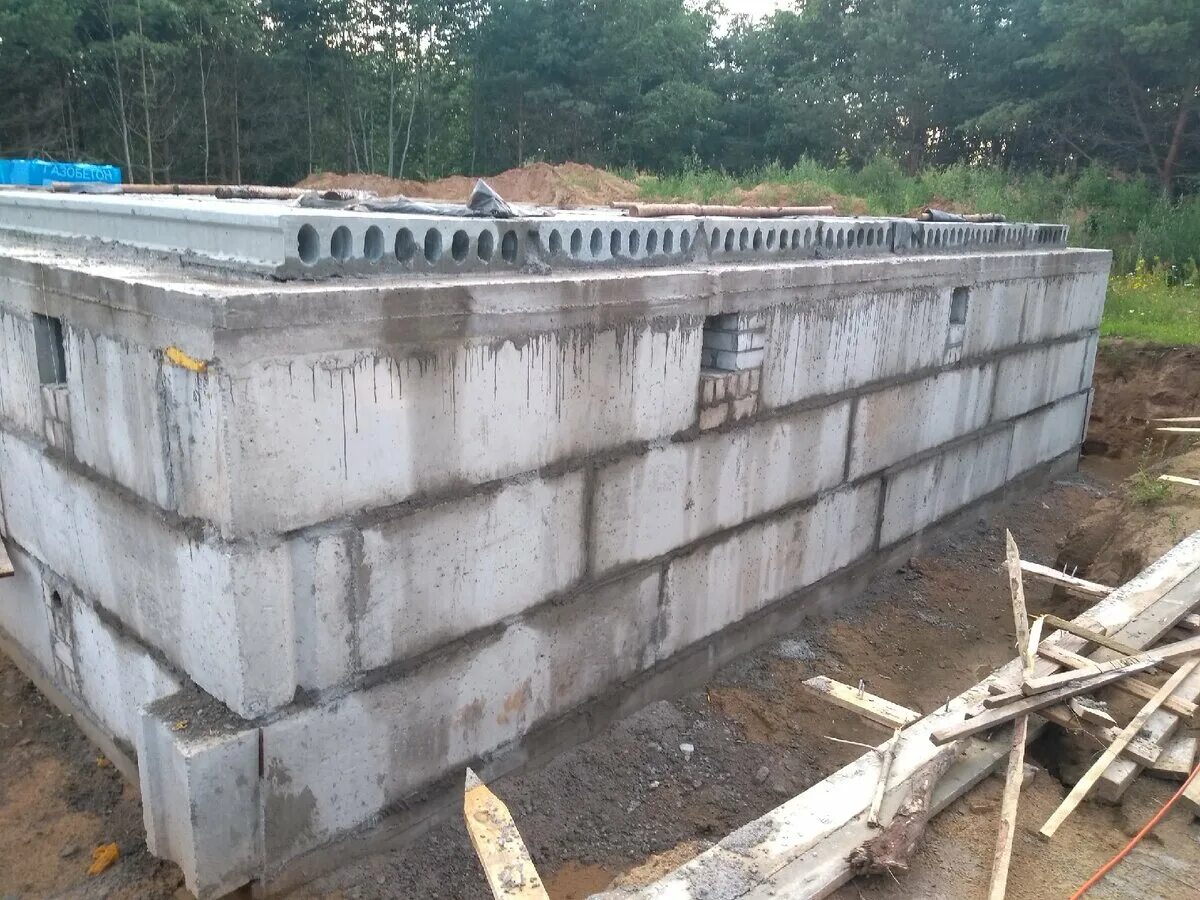 Фундамент из блоков фбс 20х20х40. Фундамент из фбс 12. Фундаментный блок под фбс. Фундамент для дома из блоков фбс. Фундамент 6на3 фбс.