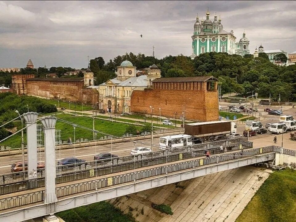 Смоленск плюсы города. Смоленская набережная смоленск.