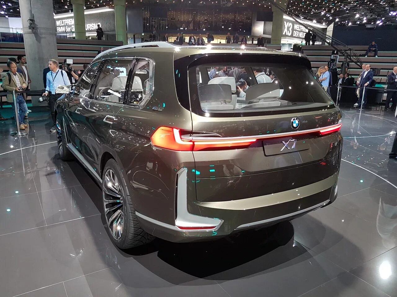 Х 8 е х 7. БМВ х7 новый кузов. BMW x7 2018. БМВ x7 2017. БМВ Икс 7 новый кузов.