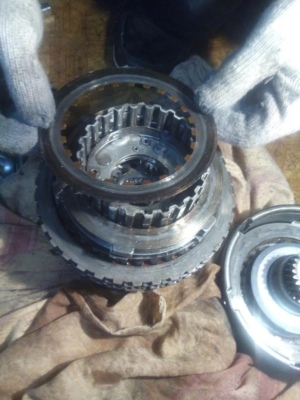 Пропала задняя передача. Бублик 4f27e. Акцент акпп задняя передача. Акпп 4f27e пропала 4 передача. Пропадает задняя акпп.