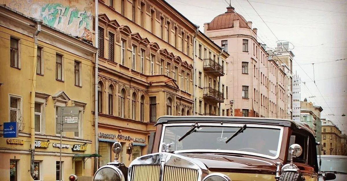 Автошкола 4 колеса ленинский 140. Машины в питере. Машина для детей. Питер на машине с детьми. Fiat 500 каршеринг.
