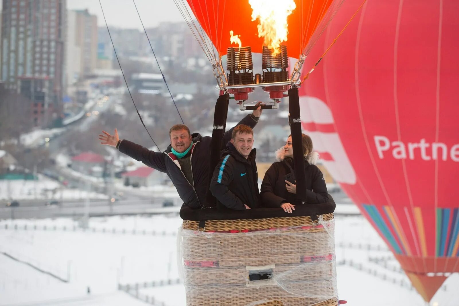Полет на шаре уфа. VIP полет на воздушном шаре с шампанским. Чемпионат по воздухоплаванию в Санкт-Петербурге 2008 год фото.
