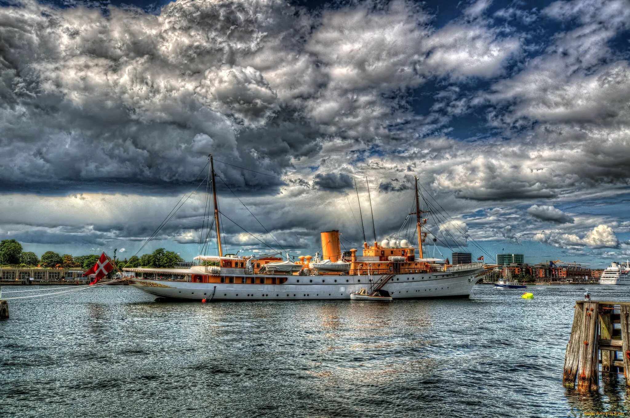 А можно на пароход. Пароход. Пароход в море. Красивые пароходы. Корабль пароход.