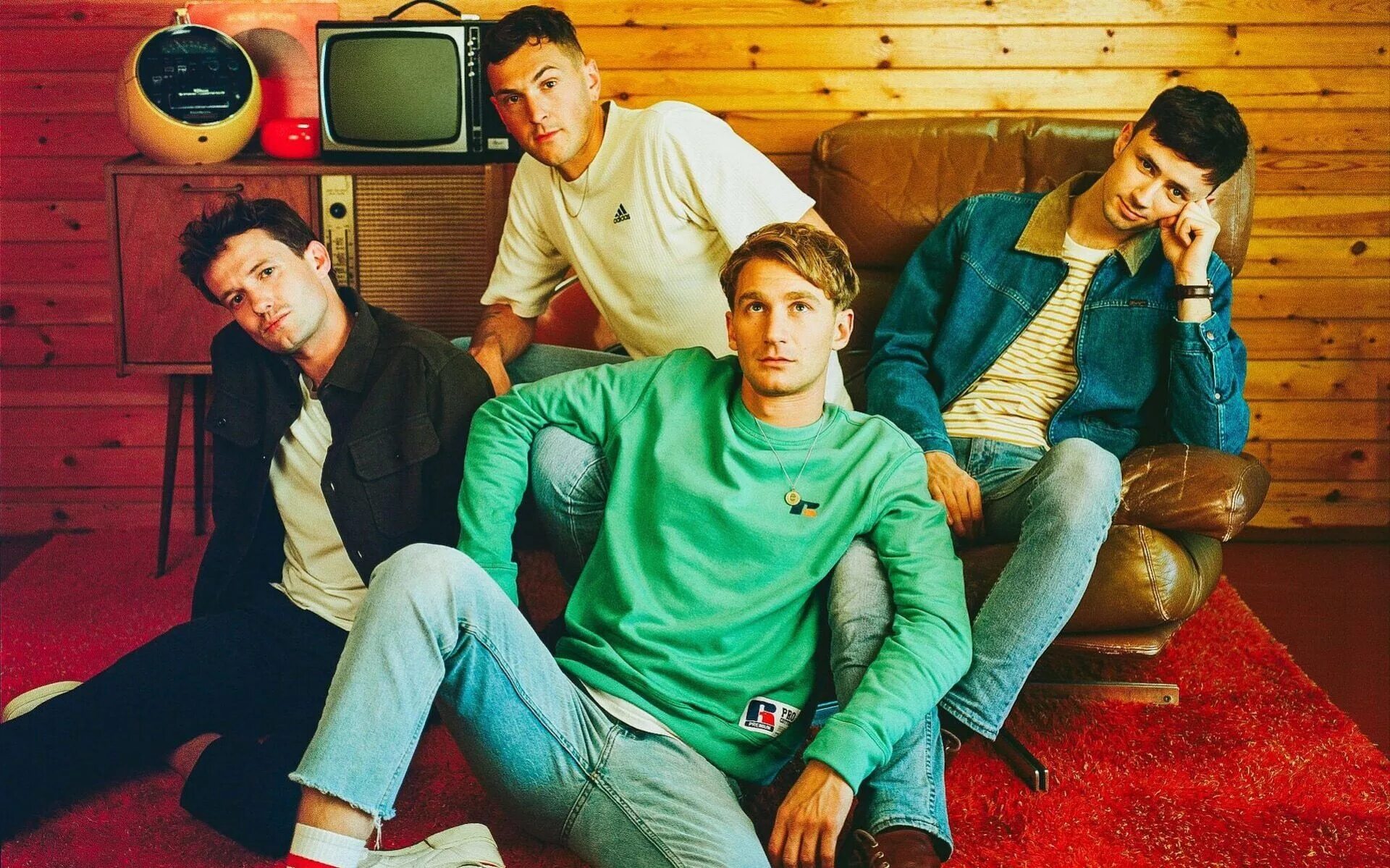 Take a slice glass animals speed up. Дэвид бейли glass animals. глаз энималс группа. группа glass animals. солист группы энималс.