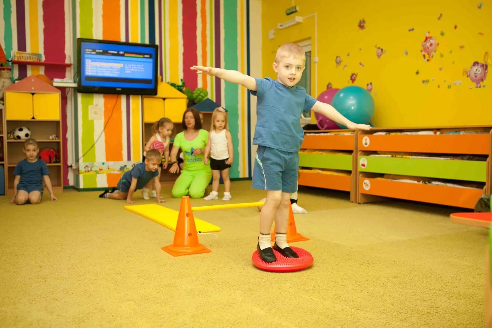 Занятия в зале. 24 занятий. Упражнения для спины борщенко. Групповые занятия в спортзале. 24 занятий.