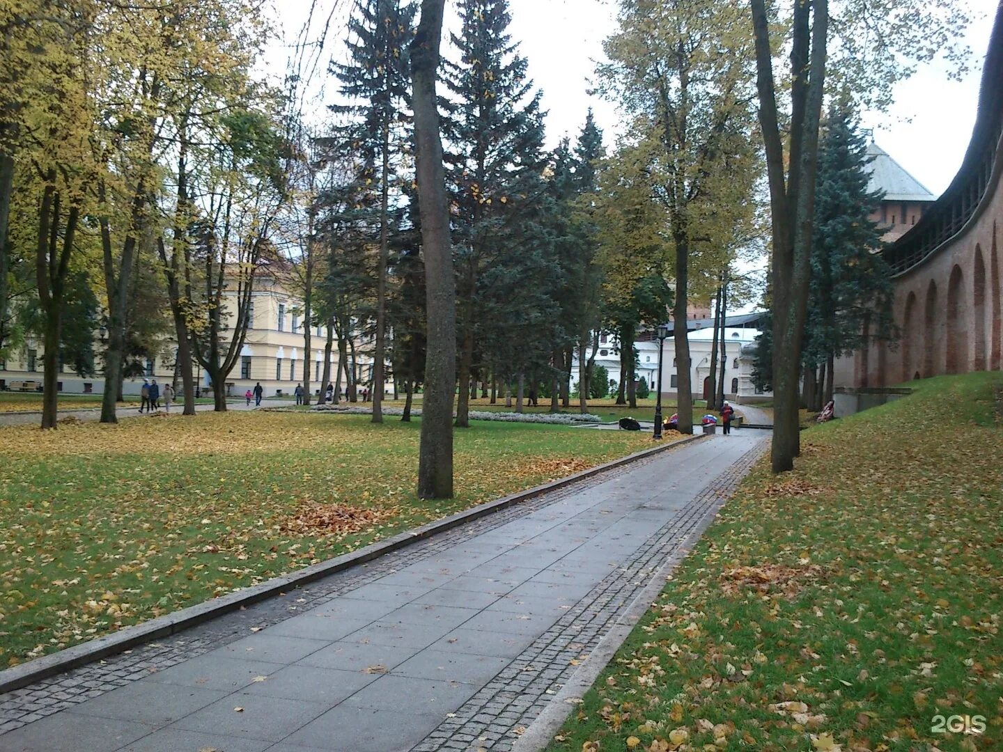 Кремлёвский парк в Новгороде - Picture of Kremlin Park, Veliky Novgorod - Tripad