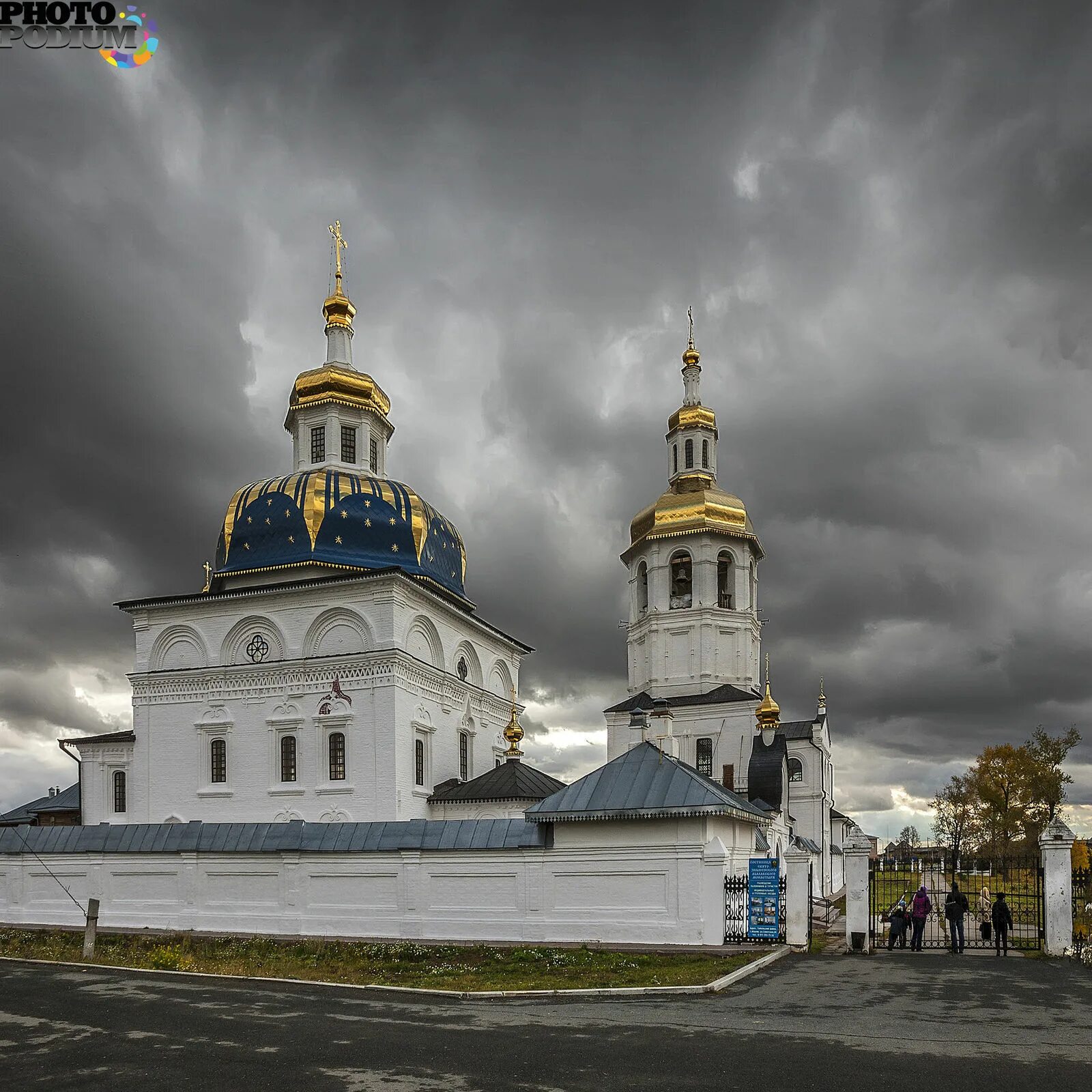 Абалакский мужской монастырь. Абалакский Знаменский монастырь. Абалакский монастырь Тобольск. Абалакский монастырь зимой. Абалакский монастырь купол крест.