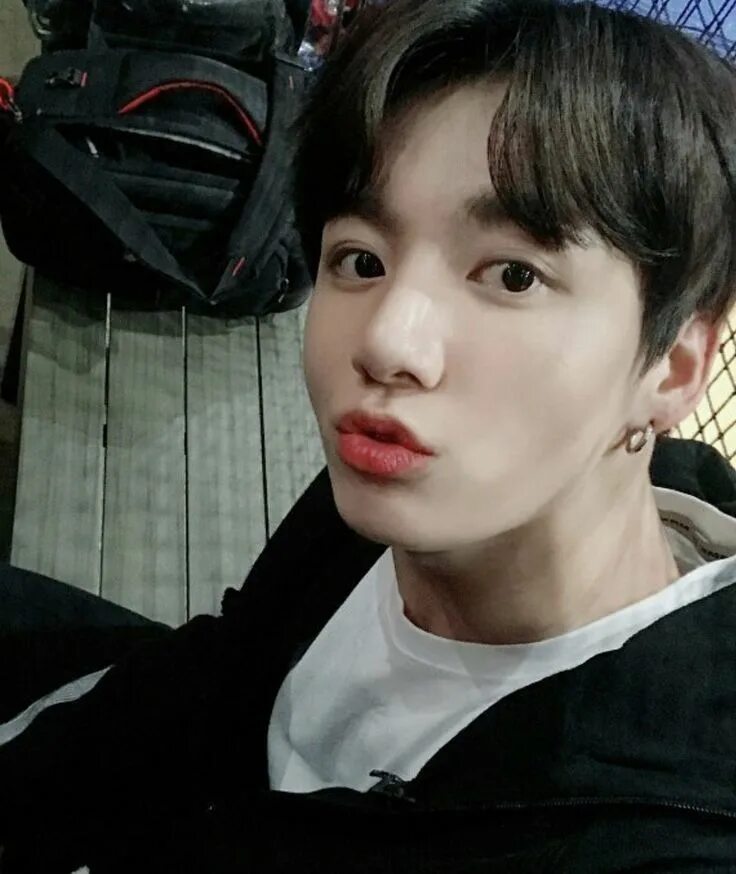 Bts jungkook без макияжа. Чон чонгук без. Чон чонгук селфи 2020. Чон чонгук без. Чонгук бтс 2020 без макияжа.