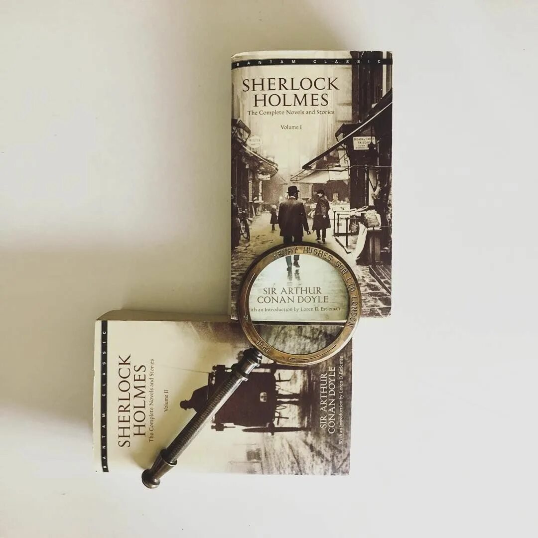 The good enough job книга. Детективы книги Эстетика. Детектив Эстетика. Детектив Эстетика для обложки книги. Детективные книги Эстетика коричневый.