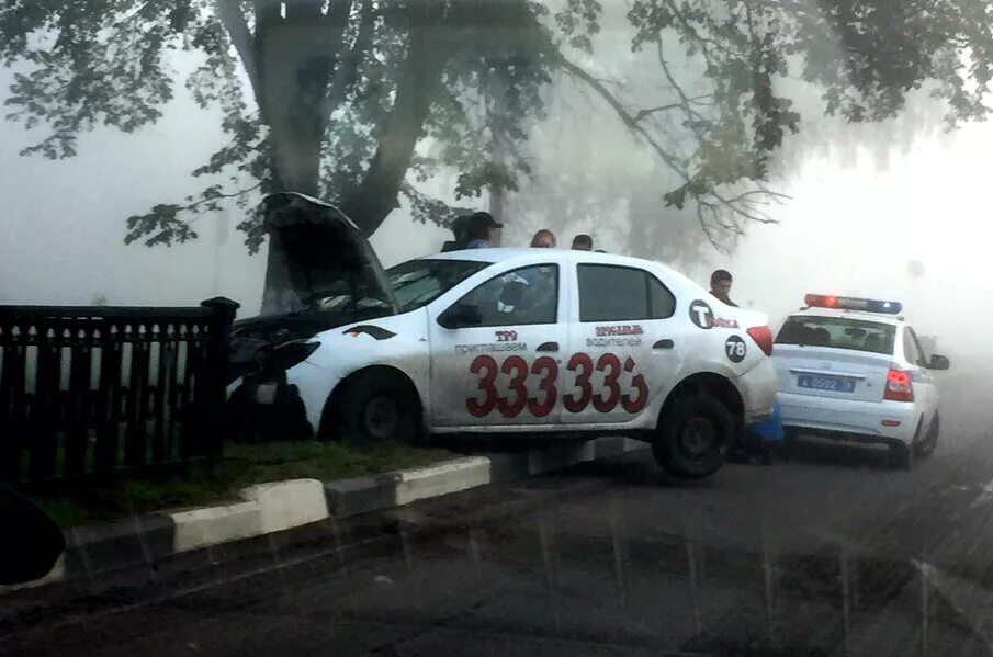 Попали в аварию когда гоняли на машинах. Авария такси Ярославль. Такси Ярославль Заволжский район. Жуткое такси арт.