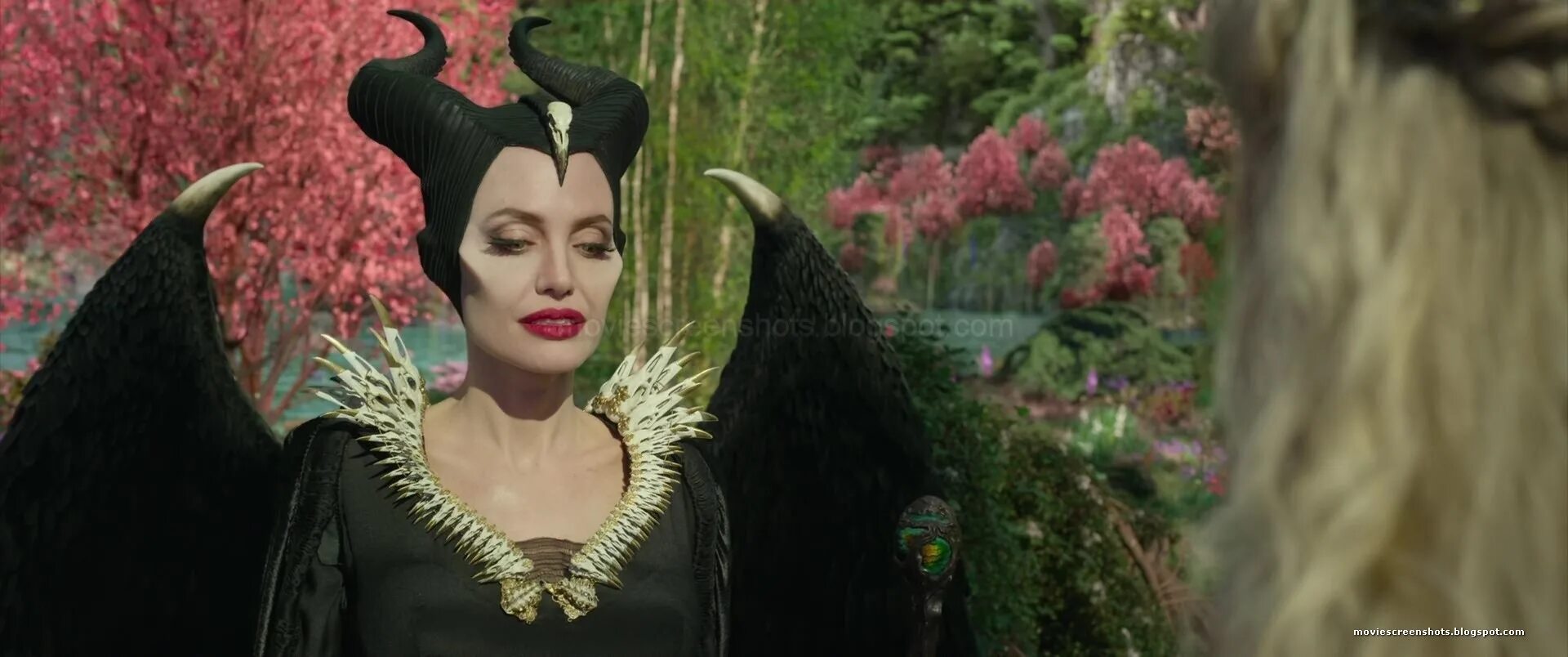 малефисента: владычица тьмы фильм 2019. малефисента. малефисента фильм 2019. малефисента владычица тьмы харрис дикинсон. включи малефисента владычица тьмы.