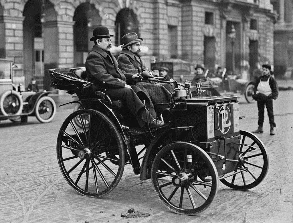 Первый автомобиль в москве. Панар Левассор. Panhard et Levassor 1891 года. Первый автомобиль Панар Левассор. Панар-Левассор 1910-1914 Runabout,.