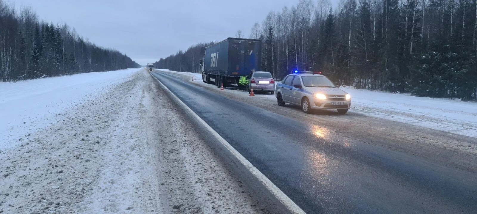 2.12 21. Авария в Вологодской области вчера на трассе м8. Авария в Вологодской области в Сокольском районе. ДТП С фурой в Вологодской области. Авария Москва Архангельск.