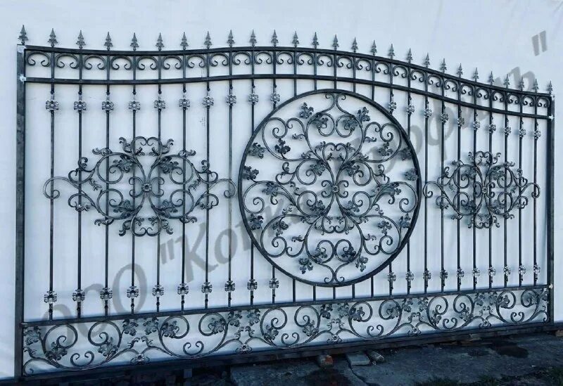 Ковка профиль. Ру ворота. Ковка профиль новый оскол. Лоза 10 мм ковка. Секции под профлист кованые.