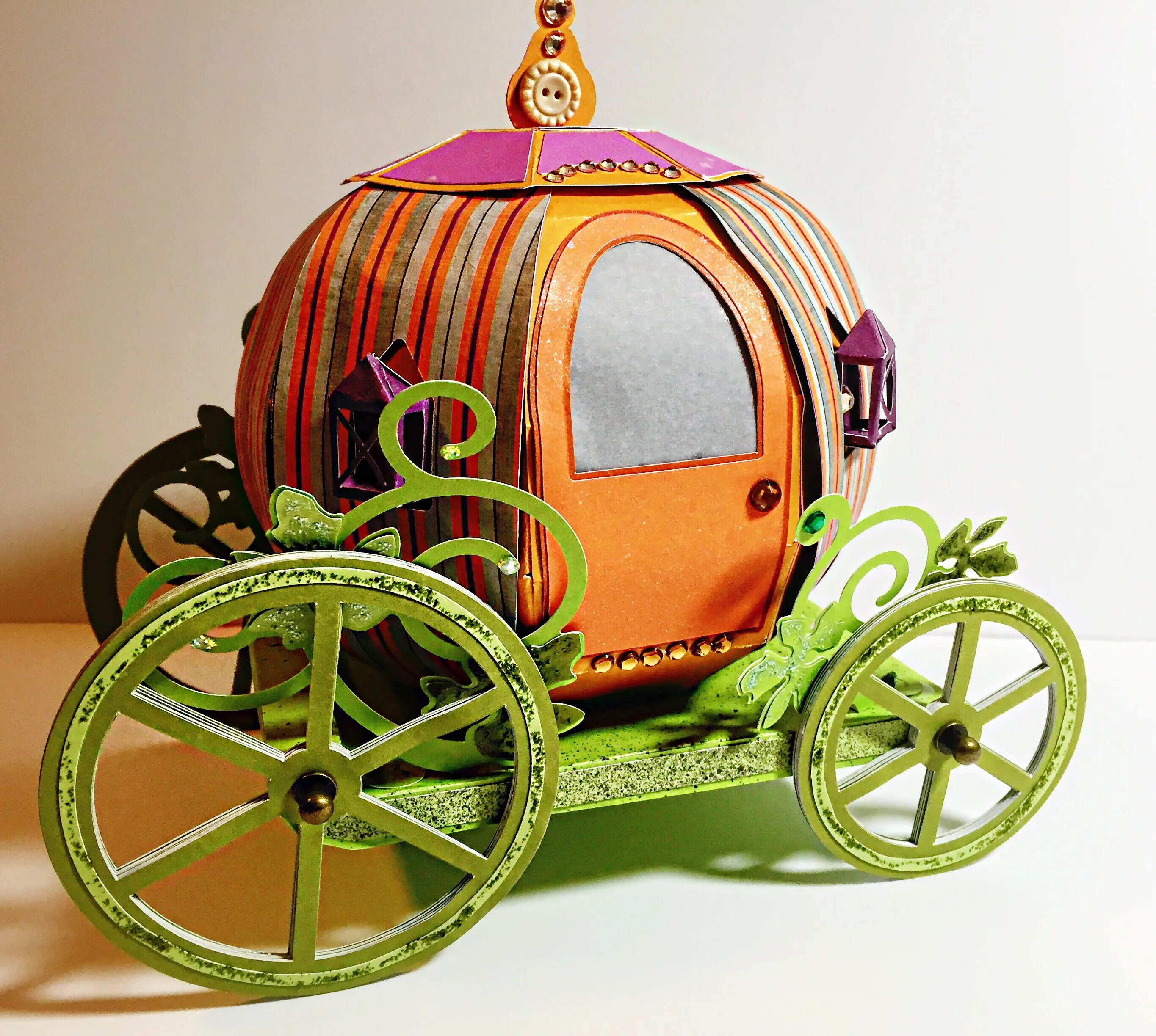 Превращение из кареты в тыкву. Карета из тыквы осенняя поделка. Тыквенная карета. Золушка тыква. Тыква карета.