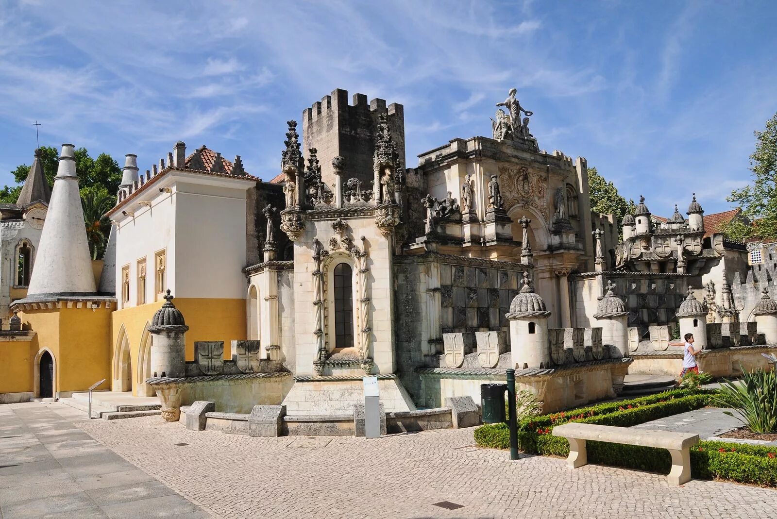 Дворец слез. Город Коимбра в Португалии. Коимбра Португалия достопримечательности. Дворцы Коимбры. Коимбра дворец слез.