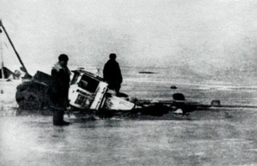 дорога жизни ладожское озеро. ленинград ладога дорога жизни. ленинград ладога дорога жизни. блокада ленинграда ладога дорога жизни. ладожское озеро блокада ленинграда.