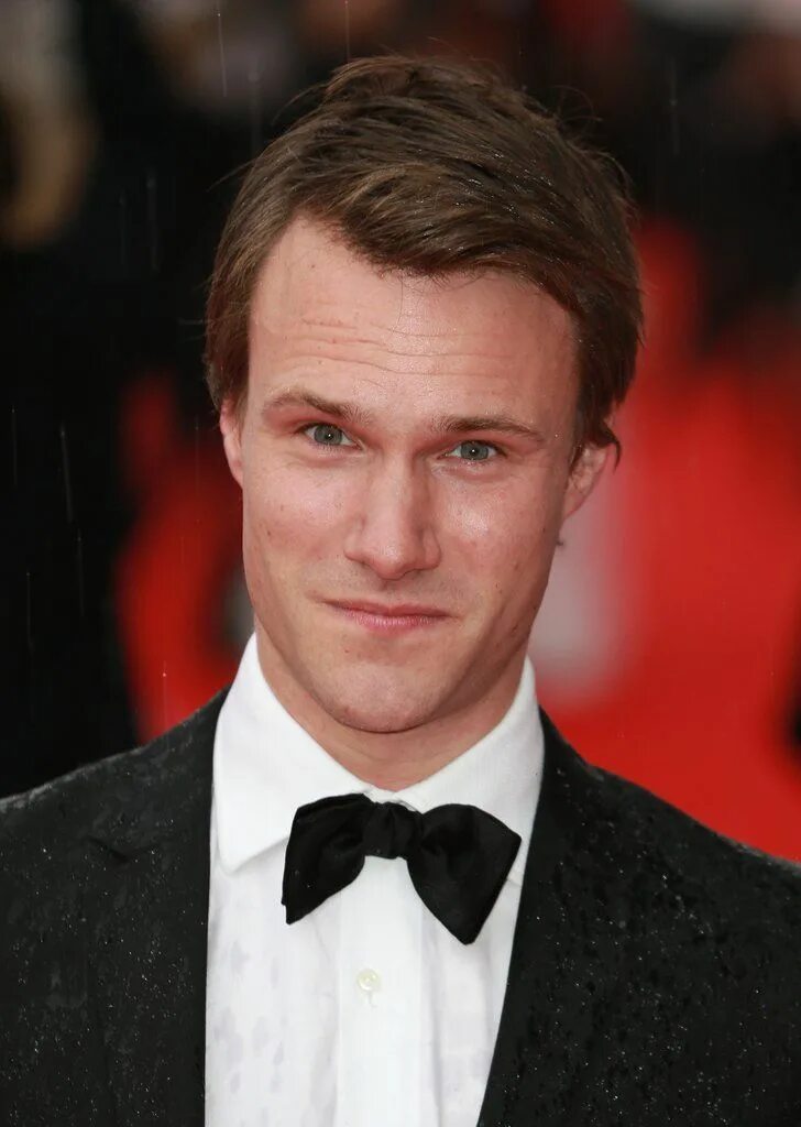 Хью скиннер мамма миа. Хью скиннер. Хью скиннер мамма миа. Хью скиннер звездные войны. Актер хью скиннер.