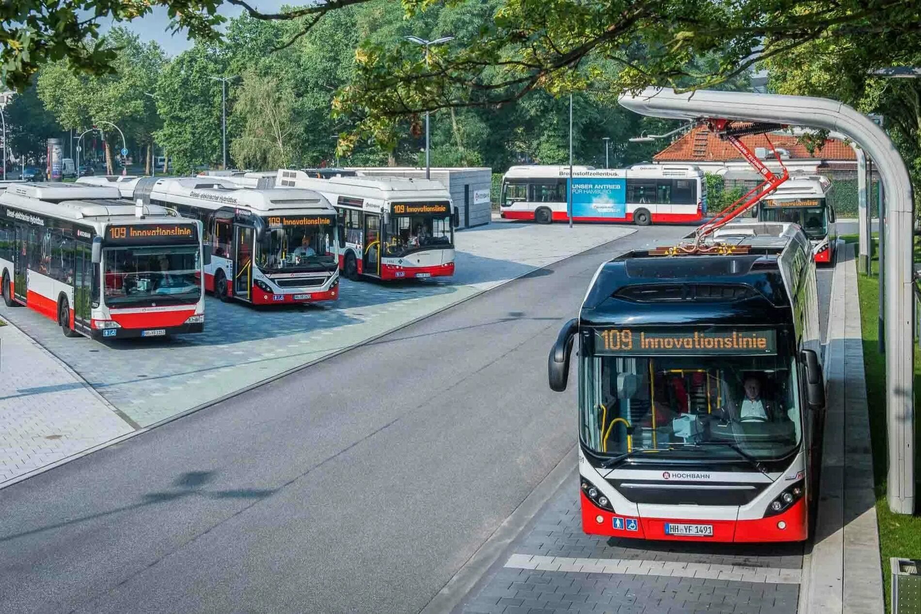 Public transportation. Hochbahn. Hochbahn Bus. Гамбургский автобус. Общественный транспорт в Гамбурге.
