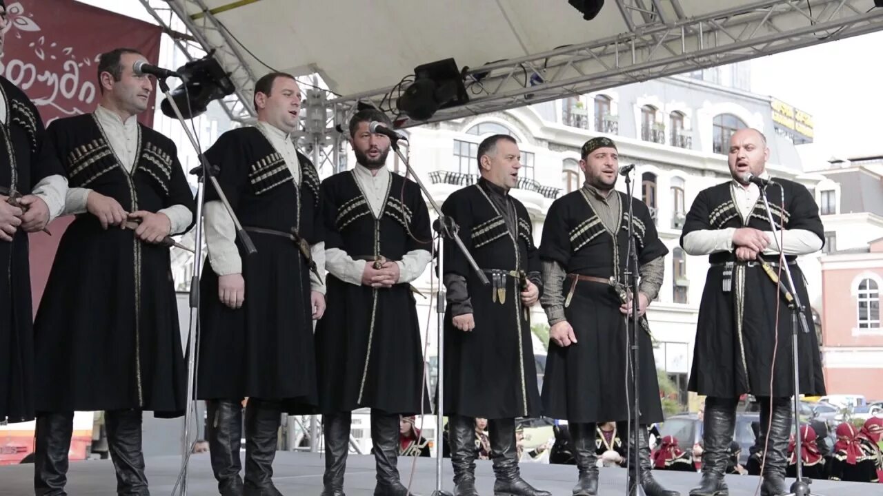 Грузинская песня гандагана. Gandagana Basiani. Gandagana Georgian people. Gandagana raqsi. Gandagana beyjan Beats Georgian people.