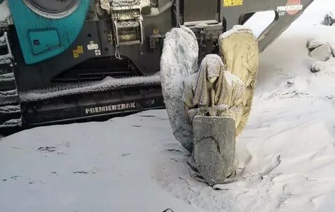 Ангел из под земли