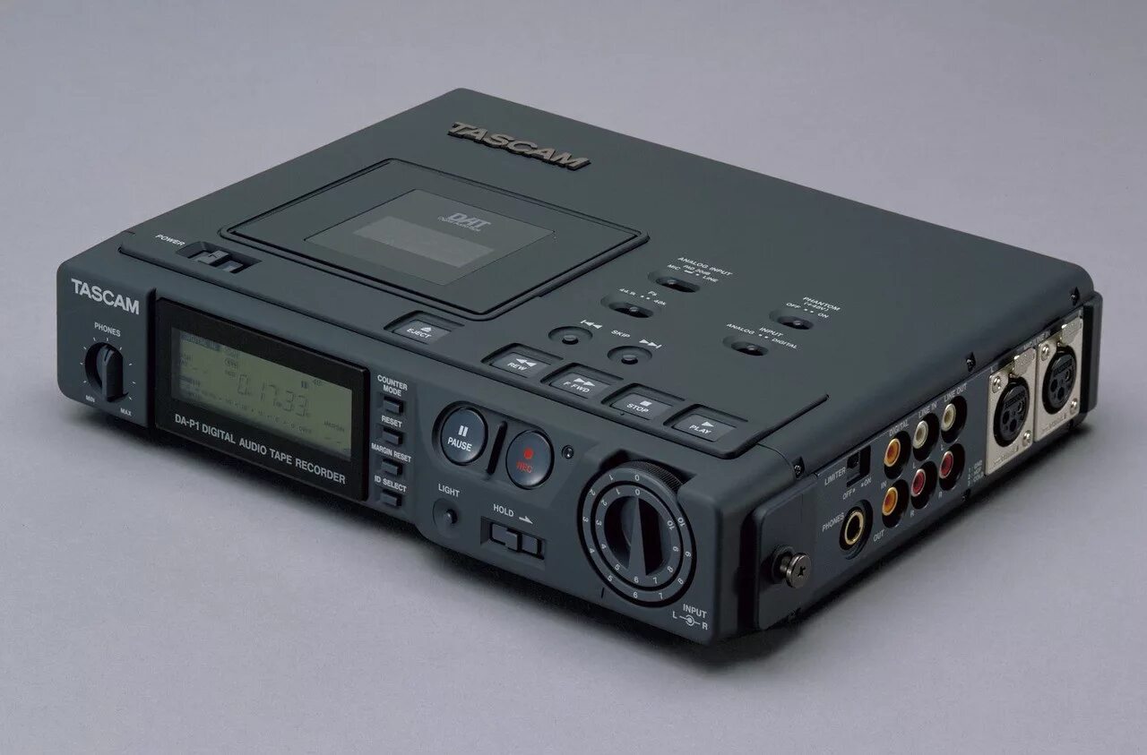 Tascam da-p1. Ка етный магнитофон Tascam. Профессиональный dat рекордер Tascam da-p1. Переносной репортерский кассетный dat магнитофон Tascam da-p1. R player