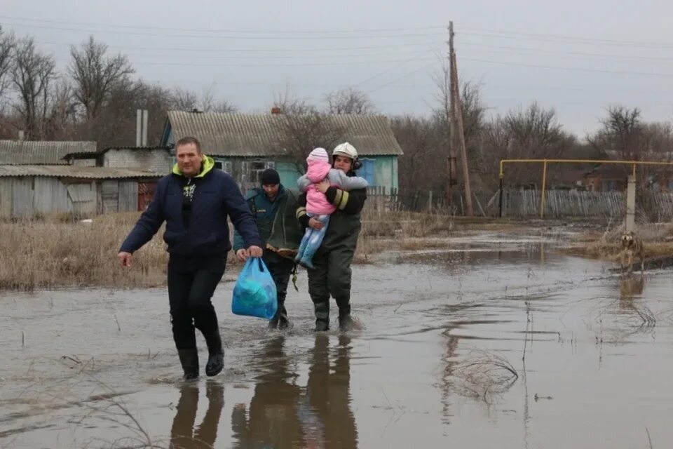 Гисметео волгоградская область еланский район погода. Вязовка Еланский район половодье. Половолье Еланский район Волгоградская область. 2018 Алексеевская Волгоградская область паводок 2018. Паводок Елань Волгоградская область.