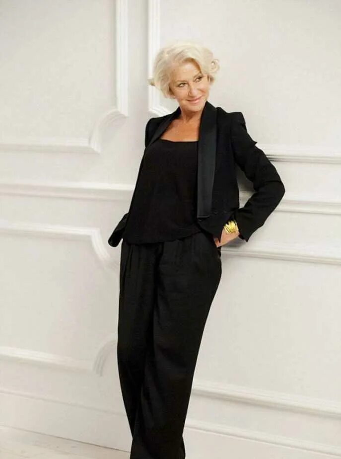 Женские летние костюмы больших размеров. П да тья для пожилых женщин. Праздничная одежда для женщин за 50. Женщина в возрасте в костюме. Нарядные платья для пожилых женщин.