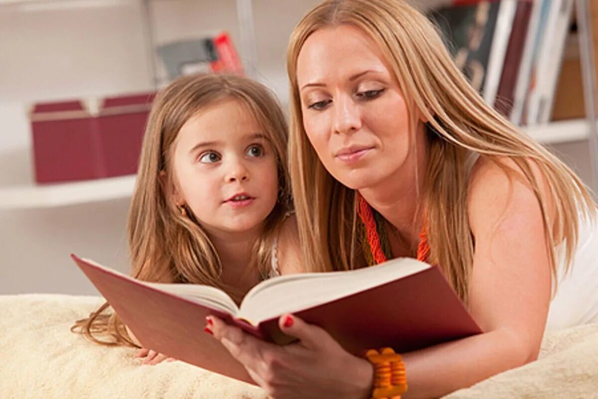 Книги о маме для детей. Чтение книг детям. Мама с книжкой и ребенком. Родители учат детей.