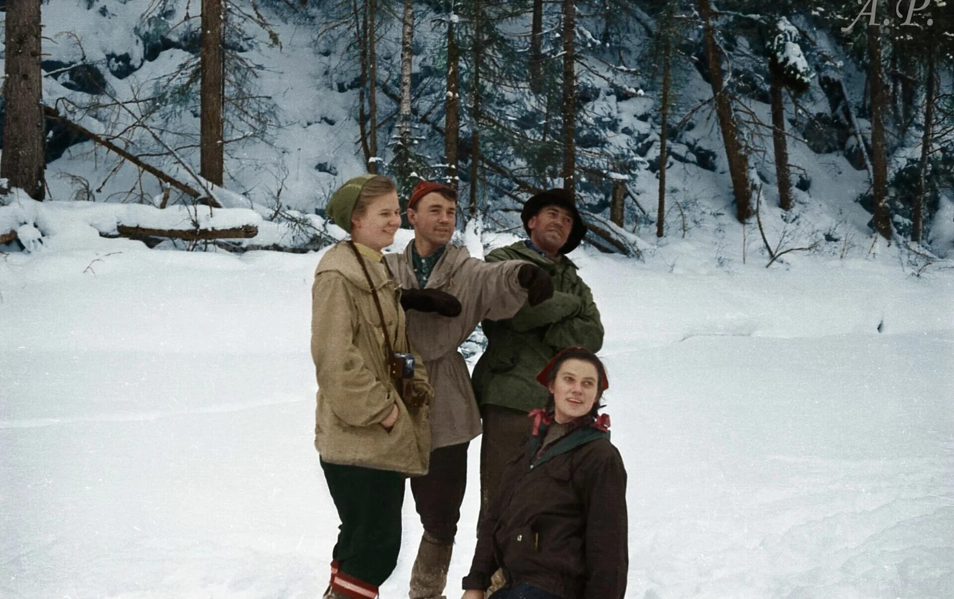 Гибель туристов 1959. Группа дятловцев перевал дятлова. Тела тургруппы дятлова. Группа игоря дятлова 1959. Перевал дятлова тибо бриньоль.