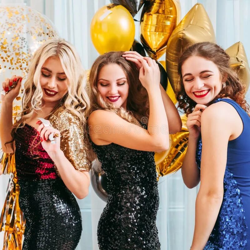 Красивые девушки на вечеринке. Девушка на вечеринке. Woman birthday party. Подруги. Девушка на тусовке.