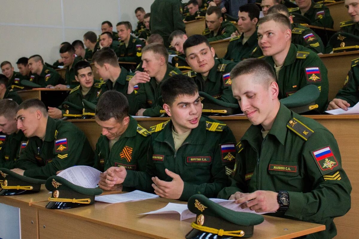 Учеба в военном училище выслуга лет. Вумо прокурорско-следственный факультет. курсанты военного университета министерства обороны. военные училищие курсантки вумо. голицыно военное училище курсанты.