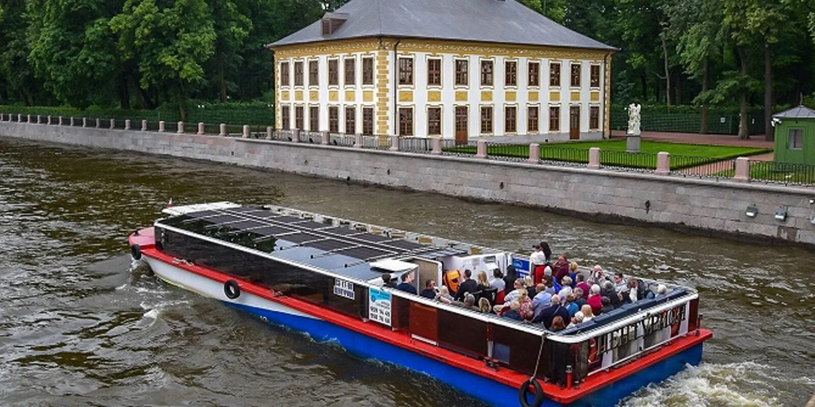 Речной трамвайчик в санкт петербурге. Речной трамвайчик в санкт петербурге. Речной трамвайчик спб. Речной трамвайчик питер. Петербург речной трамвайчик.