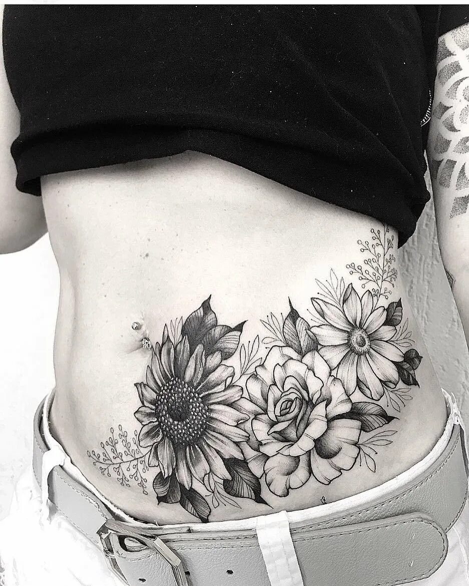 татуировка на животе. тату на животе. тату на животе. живые тату. татуировка на животе.