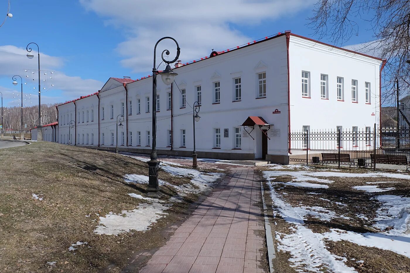 Тобольск здание. Тобольская мужская гимназия. старое здание мужской гимназии тобольск. тобольская гимназия менделеев. здание мужской гимназии тобольск.