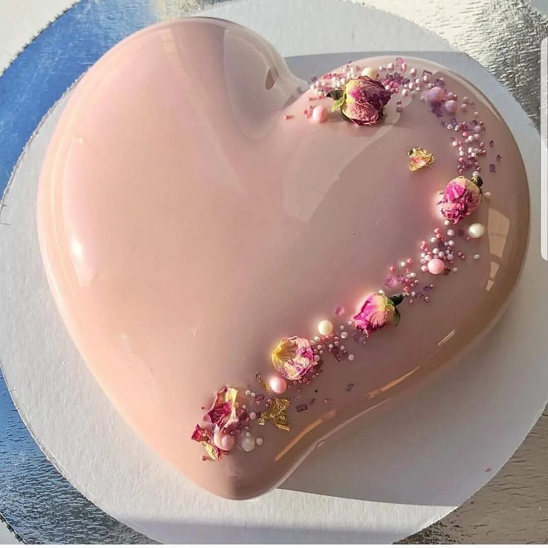 торт сердце. торт сердце. торт красный бархат север-метрополь. как украсить торт сердце. украшение торта в форме сердца.