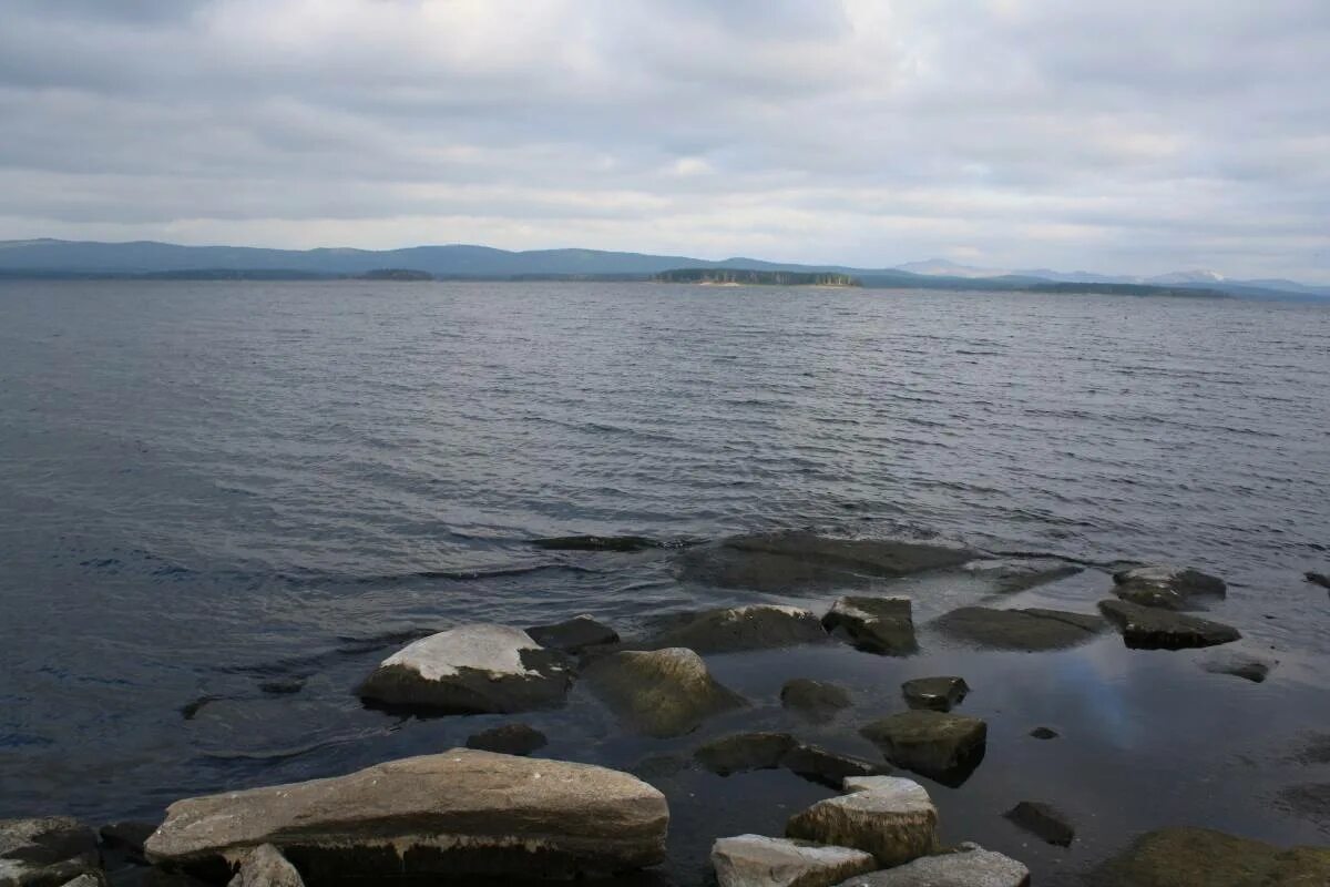 Аргази озеро в Челябинской области. Аргазинское водохранилище Челябинская область. Аргази озеро в Челябинской области рыбалка. Остров кит на озере Аргази.