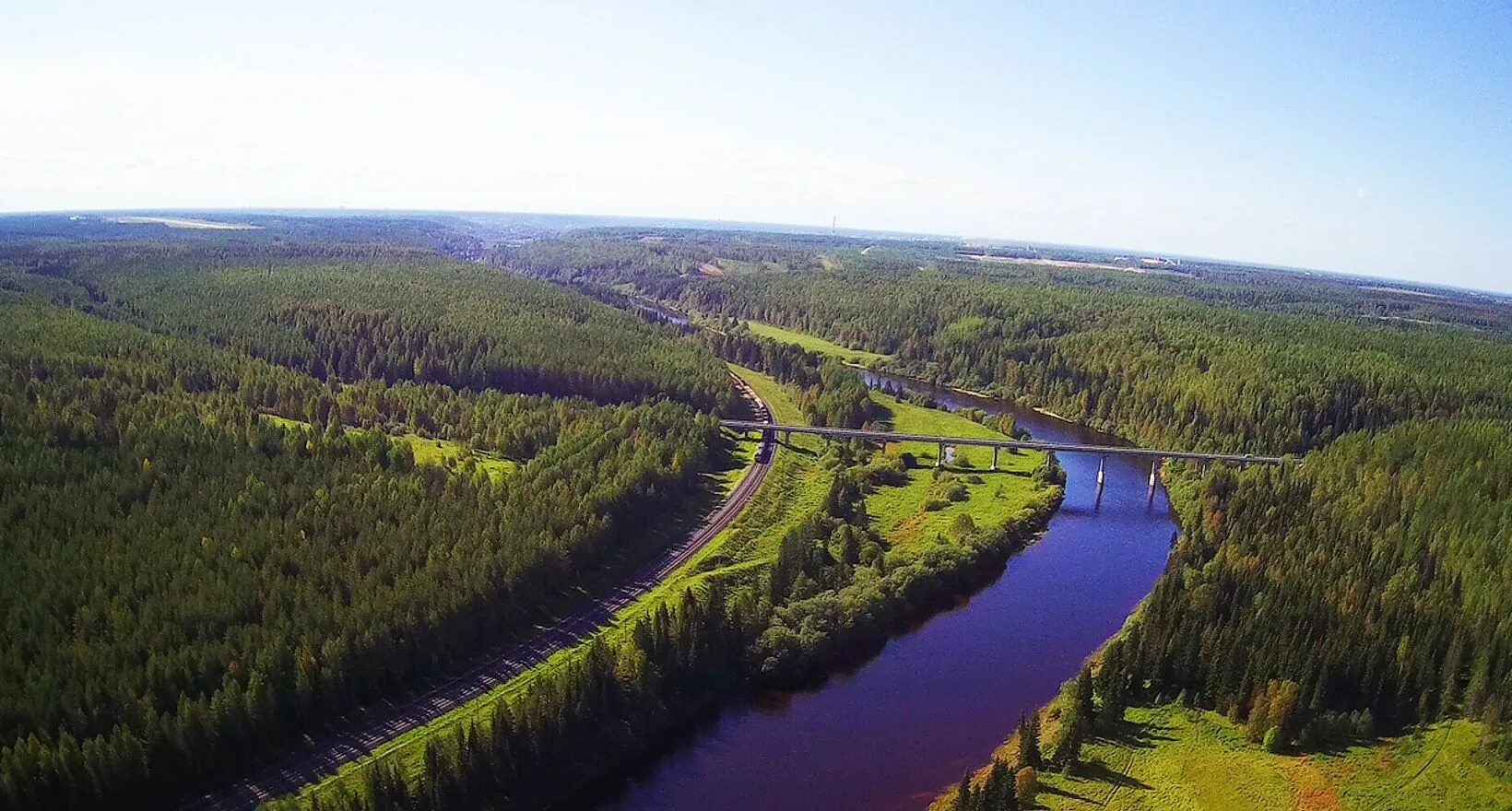 Реки города ревды. Излучинск храм николая чудотворца старый. Река кубань сверху. Излучина город. Излучина город.