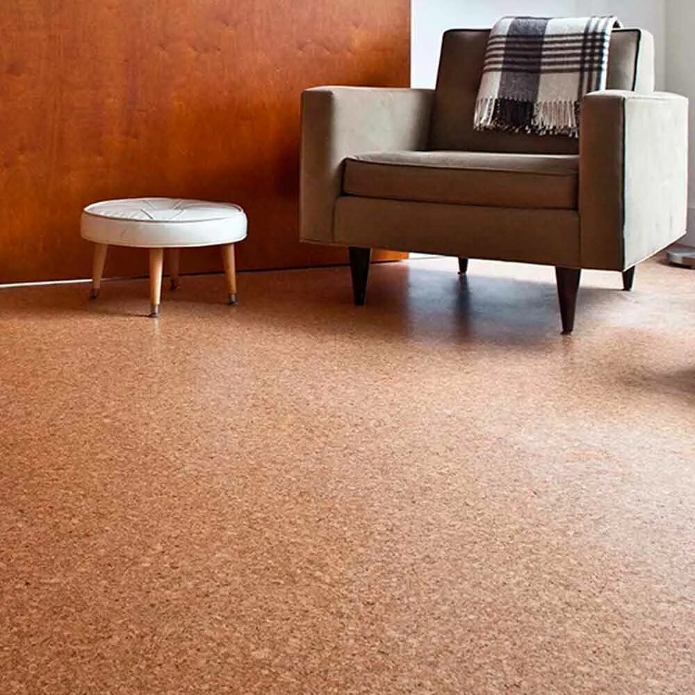 Corkart natural pk3 154 s-6. Пол из пробкового покрытия. Пробковый пол в гостиной. Пробковое покрытие. Пробковый пол eco cork.